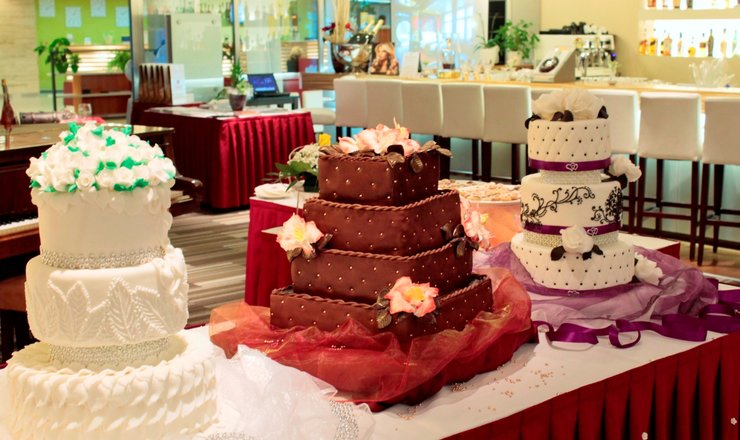 WEDDING DRESSES, RINGS AND CAKES FLOODED THE CLARION CONGRESS HOTEL PRAGUE