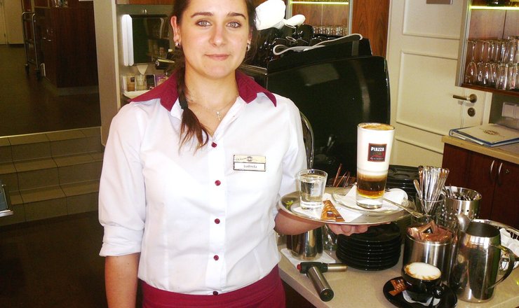 SOUTĚŽ CPI HOTELS O NEJLEPŠÍHO BARISTU PŘEDSTAVILA KÁVU RŮZNÝCH CHUTÍ A VŮNÍ, VYHRÁLA KL